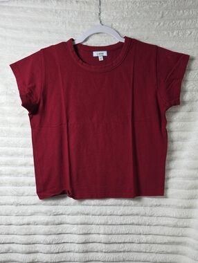 0589 LIANA brand cropped t-shirt features a simple crewneck design